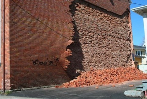 Un mur du cinéma Princesse à R-D-L s'effondre. Photo Infodimanche.com